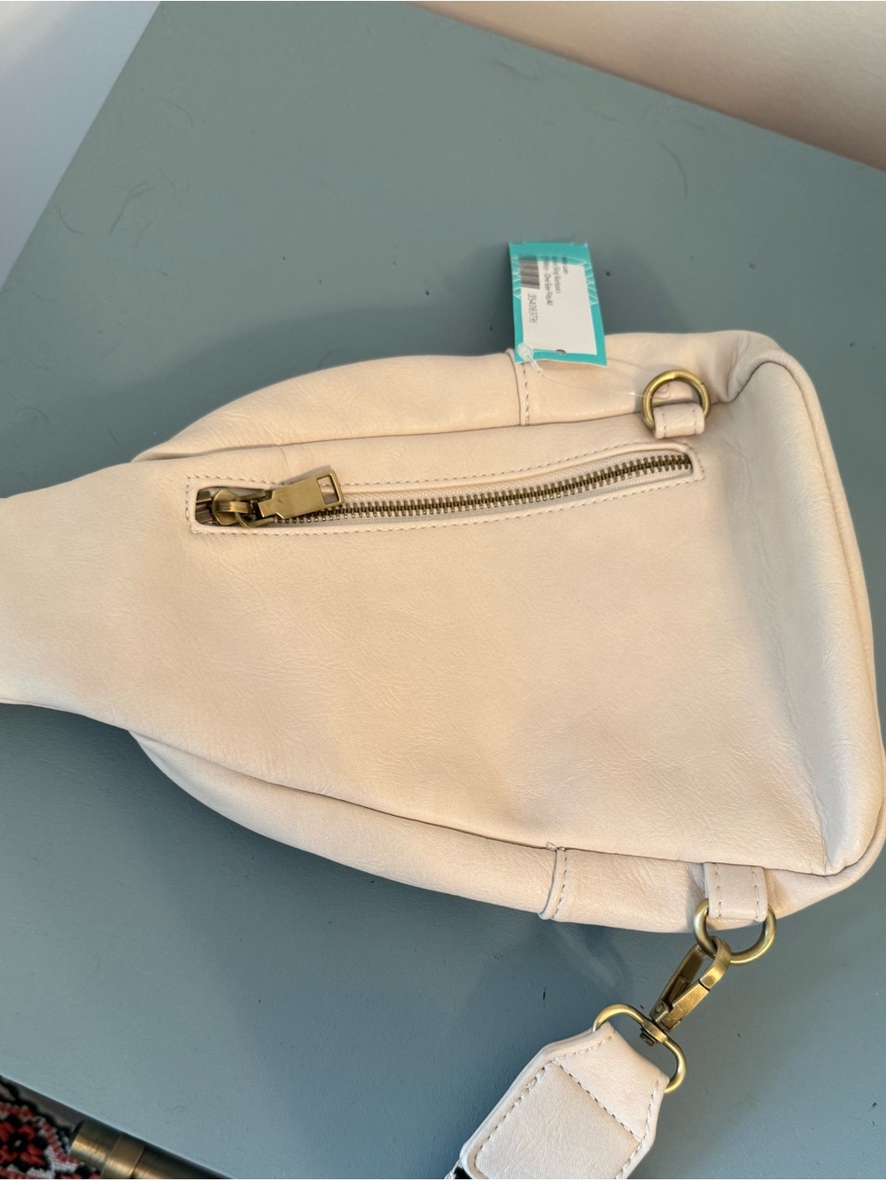 Moda Luxe NWT Cream Crossbody Sling Bag with Patterned Strap. - Picture 5 of 6